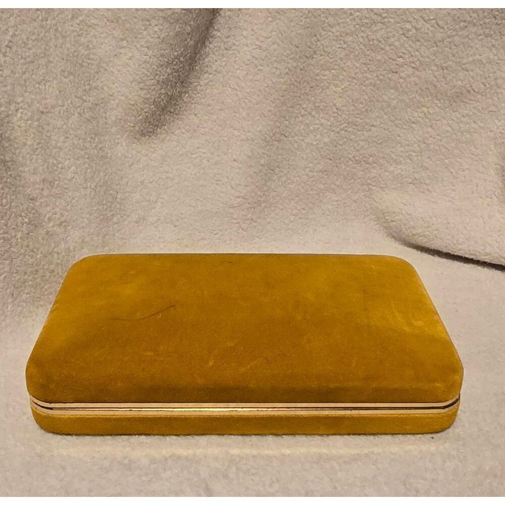 Lady Buxton Vintage Golden Velvet Jewelry Box